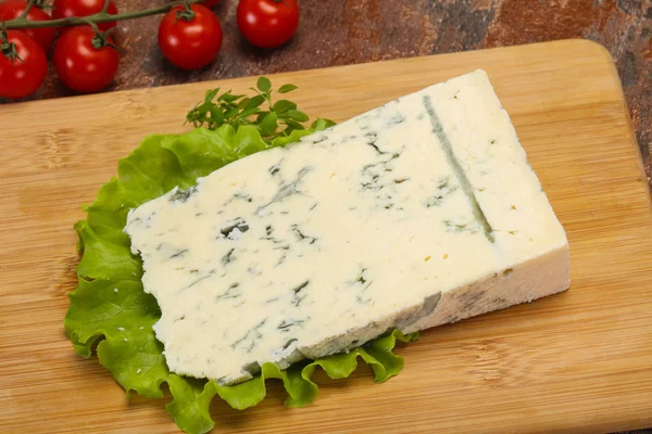 Ιταλικό παραδοσιακό μαλακό τυρί γκοργκοντζόλα — Φωτογραφία Αρχείου