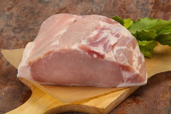 Rohes Stück Schweinefleisch zum Kochen — Stockfoto