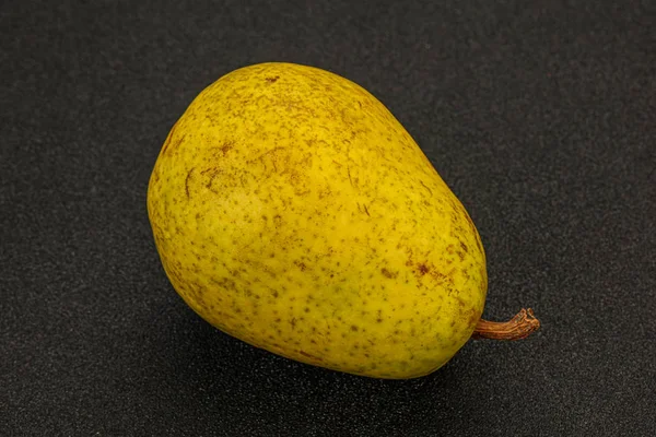 甘いジューシーな新鮮な梨を熟す — ストック写真