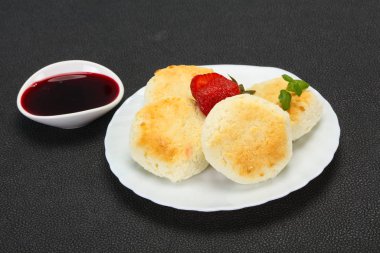 Reçel ve stravberry ile lor krep