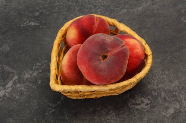 Tatlı olgun lezzetli düz şeftali