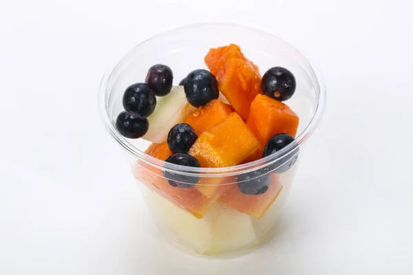 Mezcla de frutas en rodajas en la caja — Foto de Stock