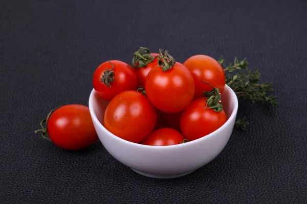 Tomate cerise dans le bol — Photo