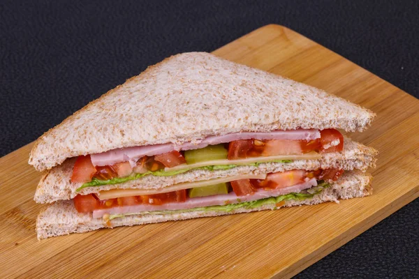 Panino club con prosciutto e formaggio — Foto Stock