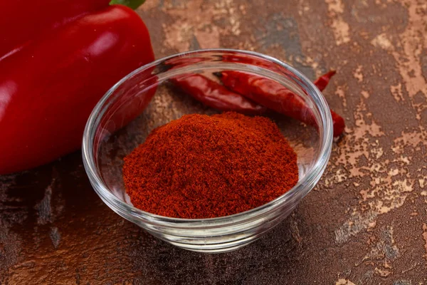 Paprika poeder in de kom — Stockfoto