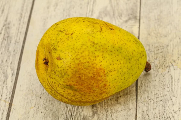 Ripe sweet juicy fresh pear — Stock Photo, Image