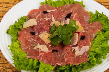 Dana carpaccio parmesan peyniri ile