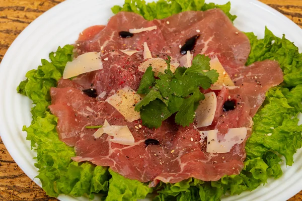 Beef carpaccio with parmesan cheese — Stock Photo, Image