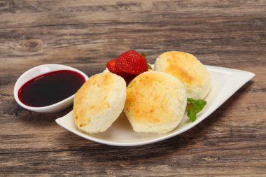 Reçel ve stravberry ile lor krep