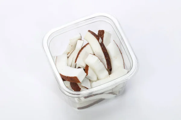 Batatas fritas de coco cortadas na caixa — Fotografia de Stock