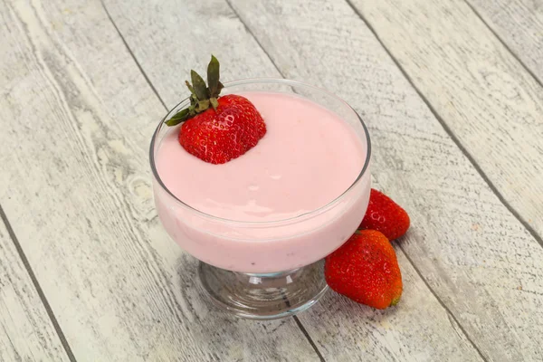 Yoghurt with strawberry in the bowl — Stock Photo, Image