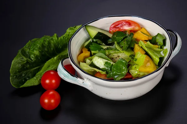 Saisonnier végétarien Salade de légumes aux herbes — Photo