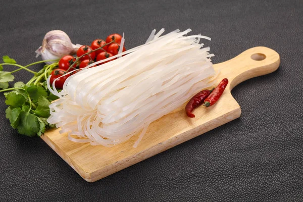 Raw rice noodles — Stock Photo, Image