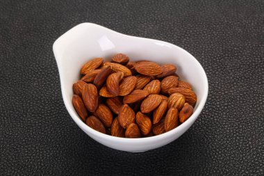 Badem fındık yığını