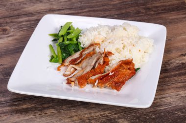 Kavrulmuş ördek göğsü ile Pirinç