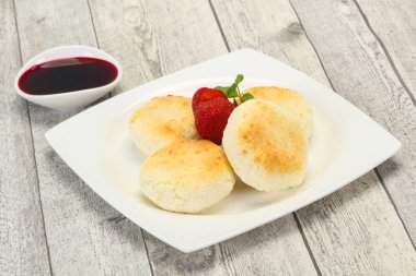 Reçel ve stravberry ile lor krep