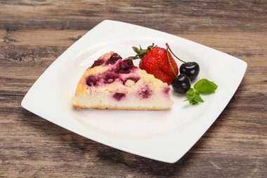 Kiraz servis çilek ile Cheesecake