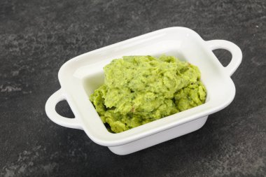 Acı biber ile Avokado guacamole sos