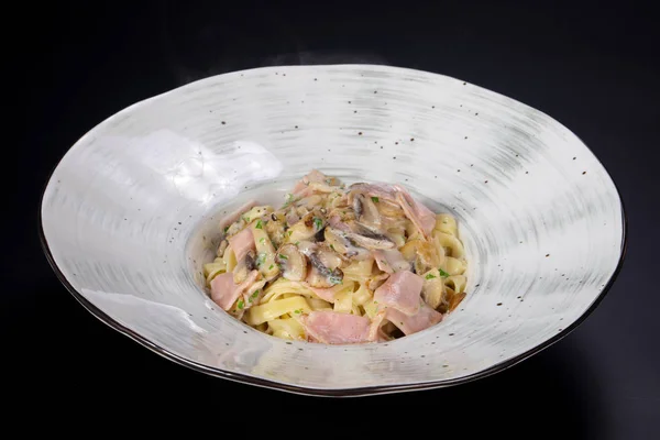 Pasta met ham en champignons — Stockfoto