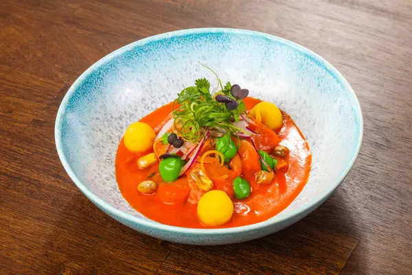 Sopa de tomate Gazpacho con hierbas — Foto de Stock