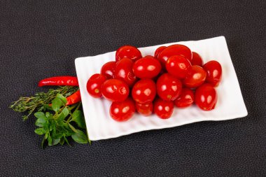 Turşu kiraz domates