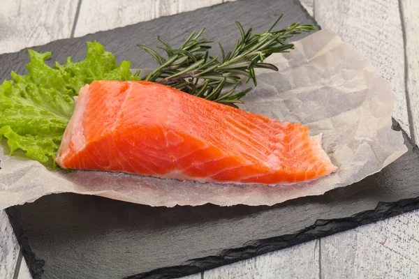 Stück roher Lachs — Stockfoto