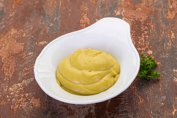 Saus Mustard Dalam Mangkuk Disajikan Peterseli — Stok Foto