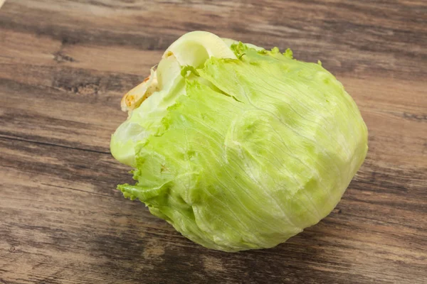 Salada Iceberg Verde Madura Fresca Pronta Para Cozinhar — Fotografia de Stock