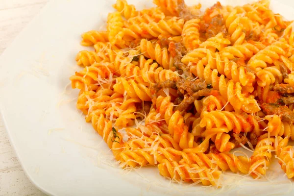 Fussili Bolognese Pasta Teller — Stockfoto