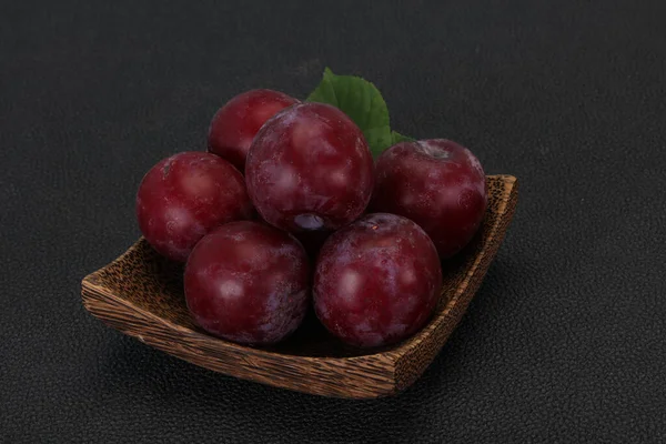 Ripe Plum Heap Wooden Basket — Stock Photo, Image