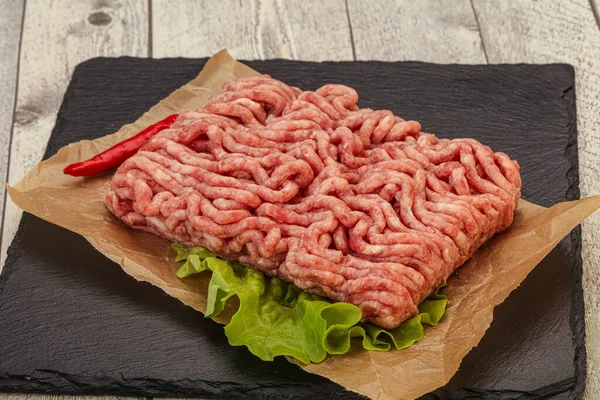 Rauw Gehakt Varkensvlees Voor Het Koken Het Bord — Stockfoto