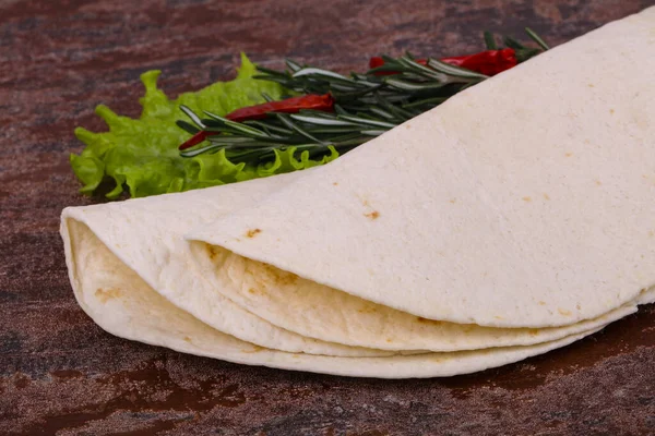 Tortilla Homamade Vacía Servido Ensalada Hojas —  Fotos de Stock