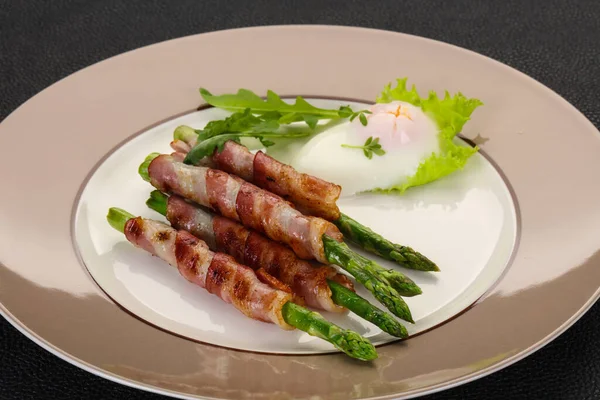 Spargel Mit Speck Und Pochiertem — Stockfoto