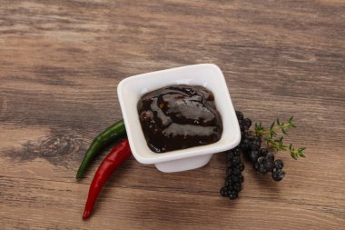 Et için baharatlı karabiber sosu.