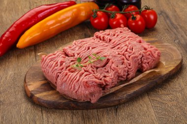 Pişirmek için çiğ hindi kıyması