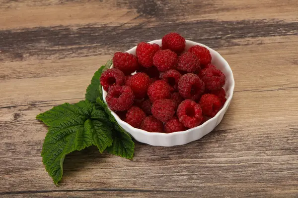 Framboise Douce Mûre Brillante Rouge Avec Feuille — Photo