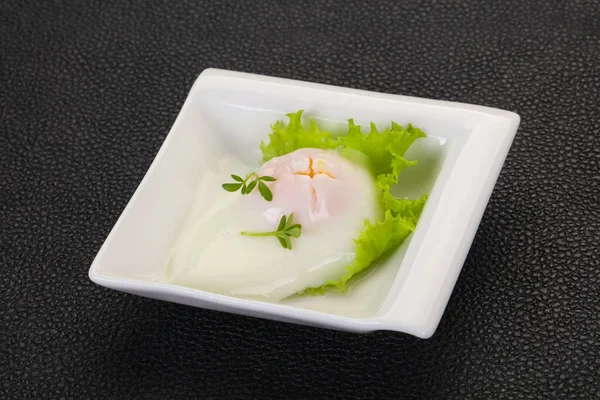 Tasty Poached Egg Salad Leaves — Stock Photo, Image