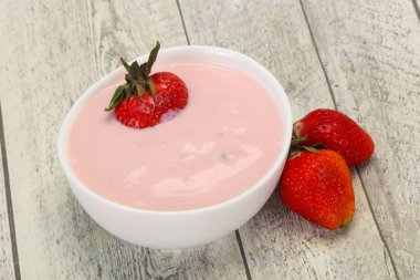 Kasede çilekli Sütlü Yoğurt