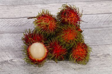 Tropikal tatlı egzotik meyve Rambutan yığını
