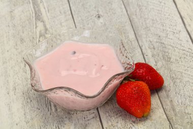 Kasede çilekli Sütlü Yoğurt