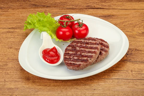 Gegrilde Hamburgerkotelet Met Tomatensaus — Stockfoto