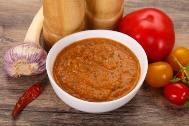 Meşhur İspanyol soğuk domates çorbası.