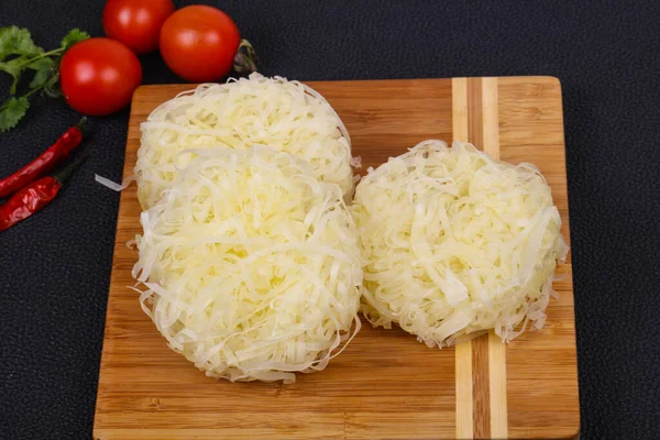 生麺料理の準備ができて — ストック写真