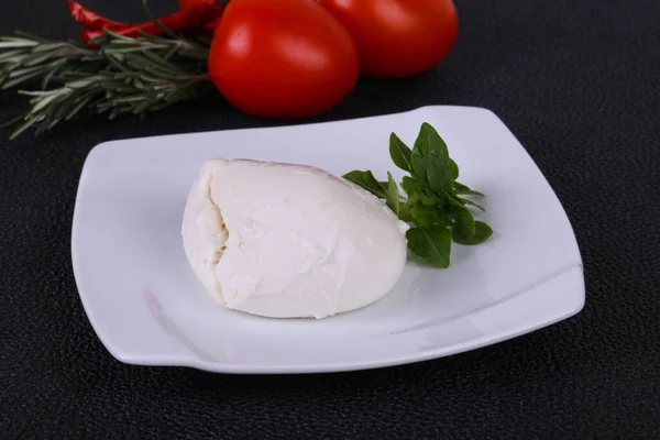 Talyan Mozzarella Peynir Topu Fesleğen Domates Servis Etti — Stok fotoğraf