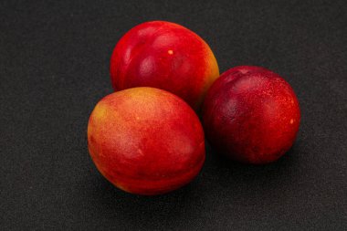 Tatlı olgun ve lezzetli Nectarine arka planda