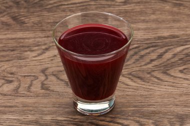 Sağlıklı yiyecekler - vitaminli doğal böğürtlen morsu