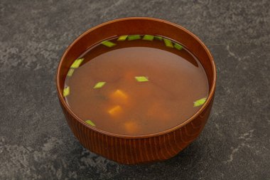 Japon geleneksel soya peynirli Miso çorbası.