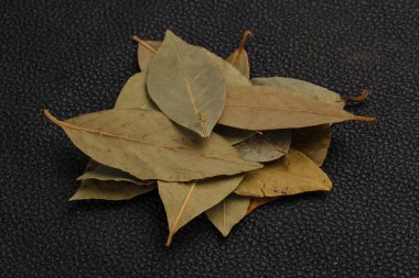 Kuru defne yaprakları - pişirmeye hazır