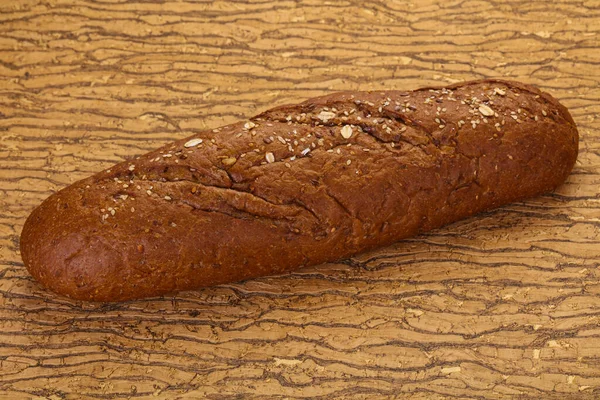 Kabuk Sıcak Siyah Somun Ekmek — Stok fotoğraf
