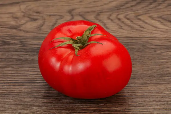 Mogen Välsmakande Röd Stor Tomat Över Bakgrunden — Stockfoto